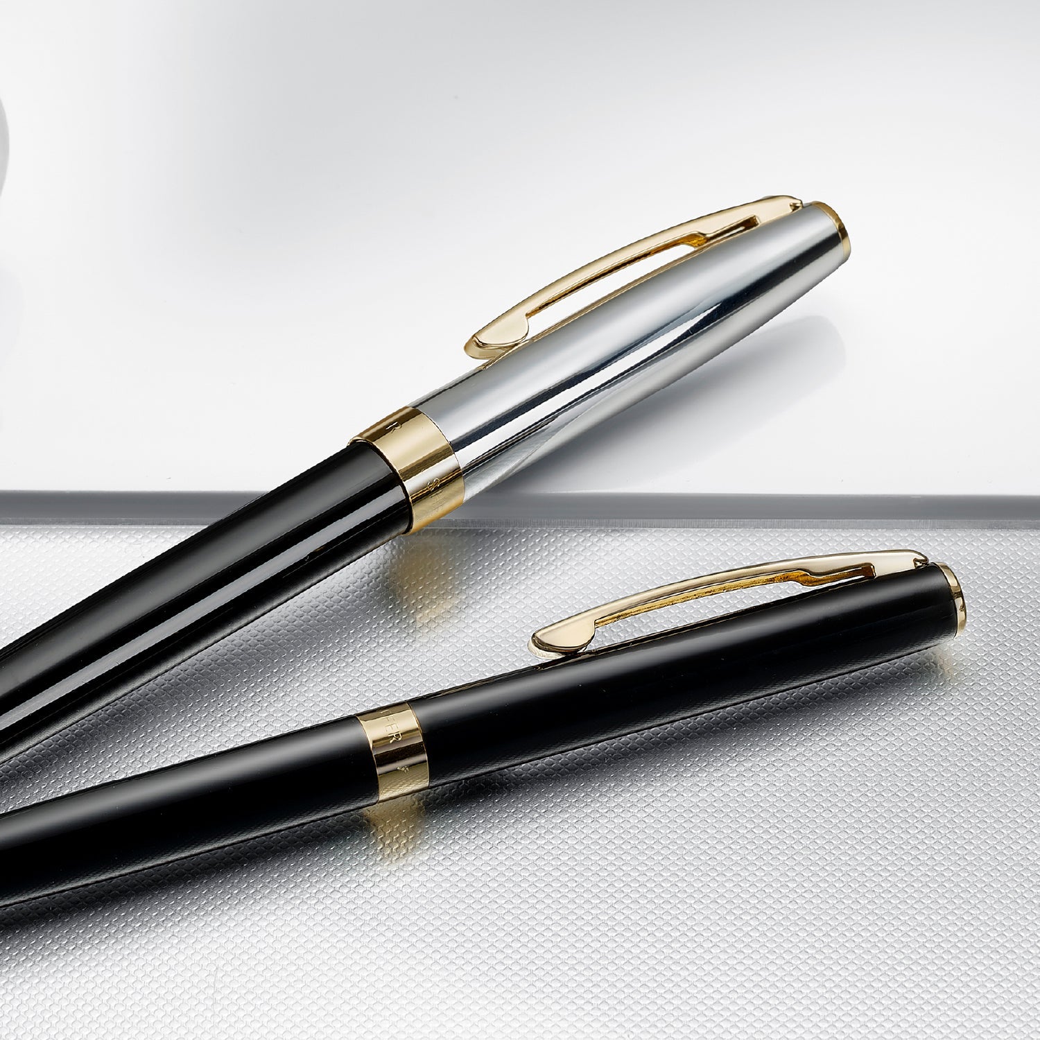 Sheaffer SAGARIS Gloss Black Rollerball Pen With Gold Tone Trim